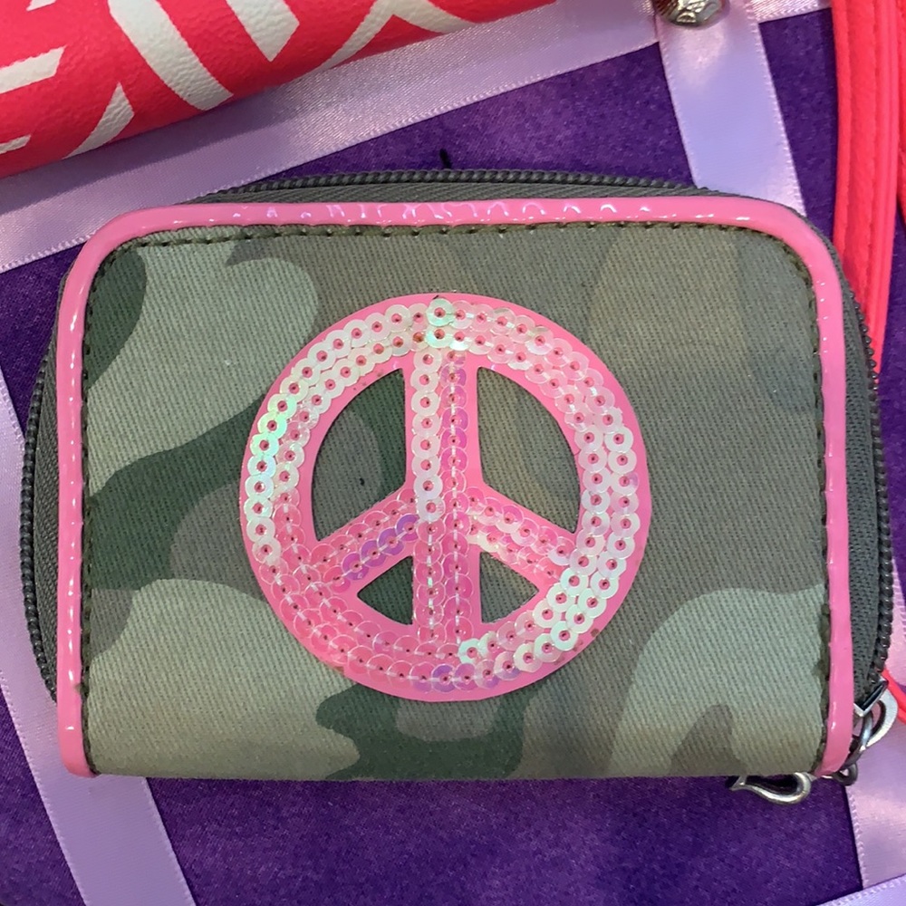 Wallets - Picture 3 of 7